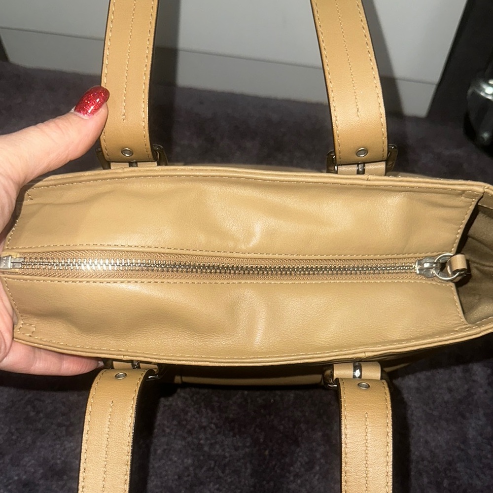 Coach Tan Leather Tote Bag.. Near excellent condition. - Picture 13 of 17